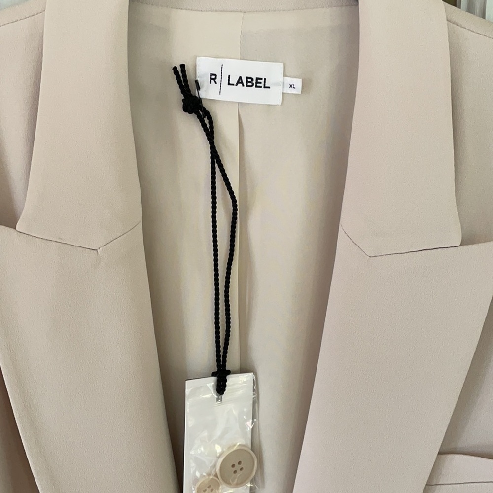 The Reset R|Label The Essential Blazer - Picture 2 of 11
